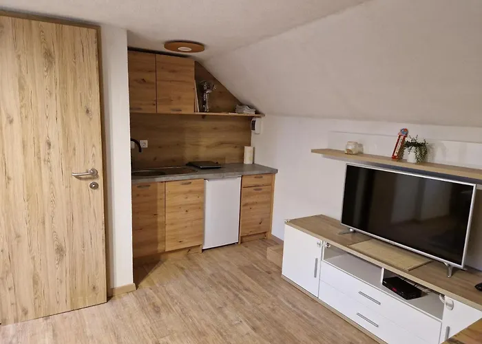 Koca Na Pikovem Crna na Koroskem